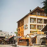 Base Camp - Les 2 Alpes Les Deux Alpes